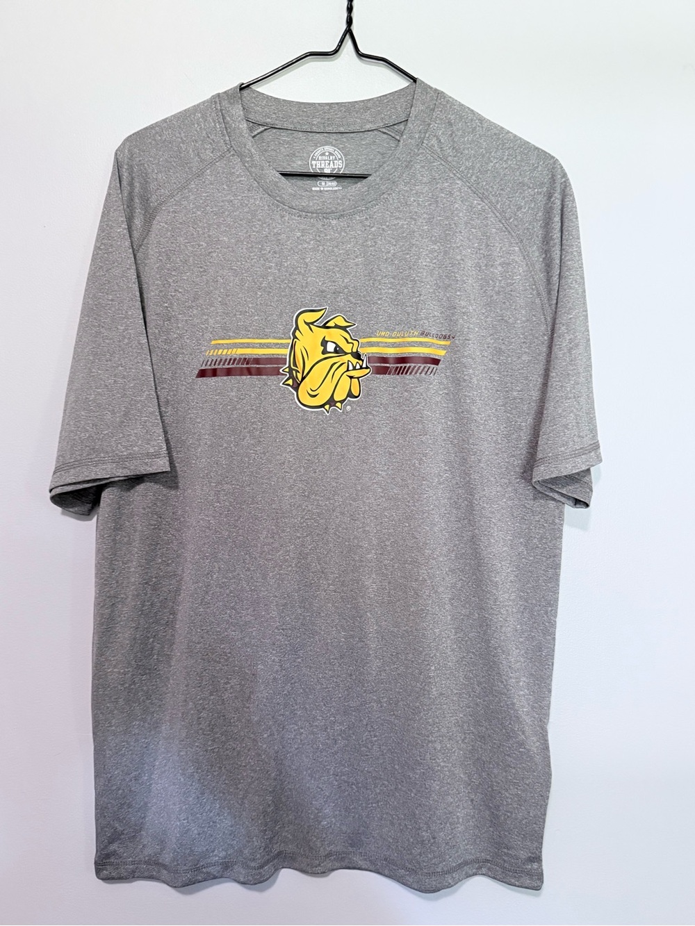 Rivalry Threads NWT Size M Gray Short-Sleeve Tee with Yellow Duluth Bulldog Logo